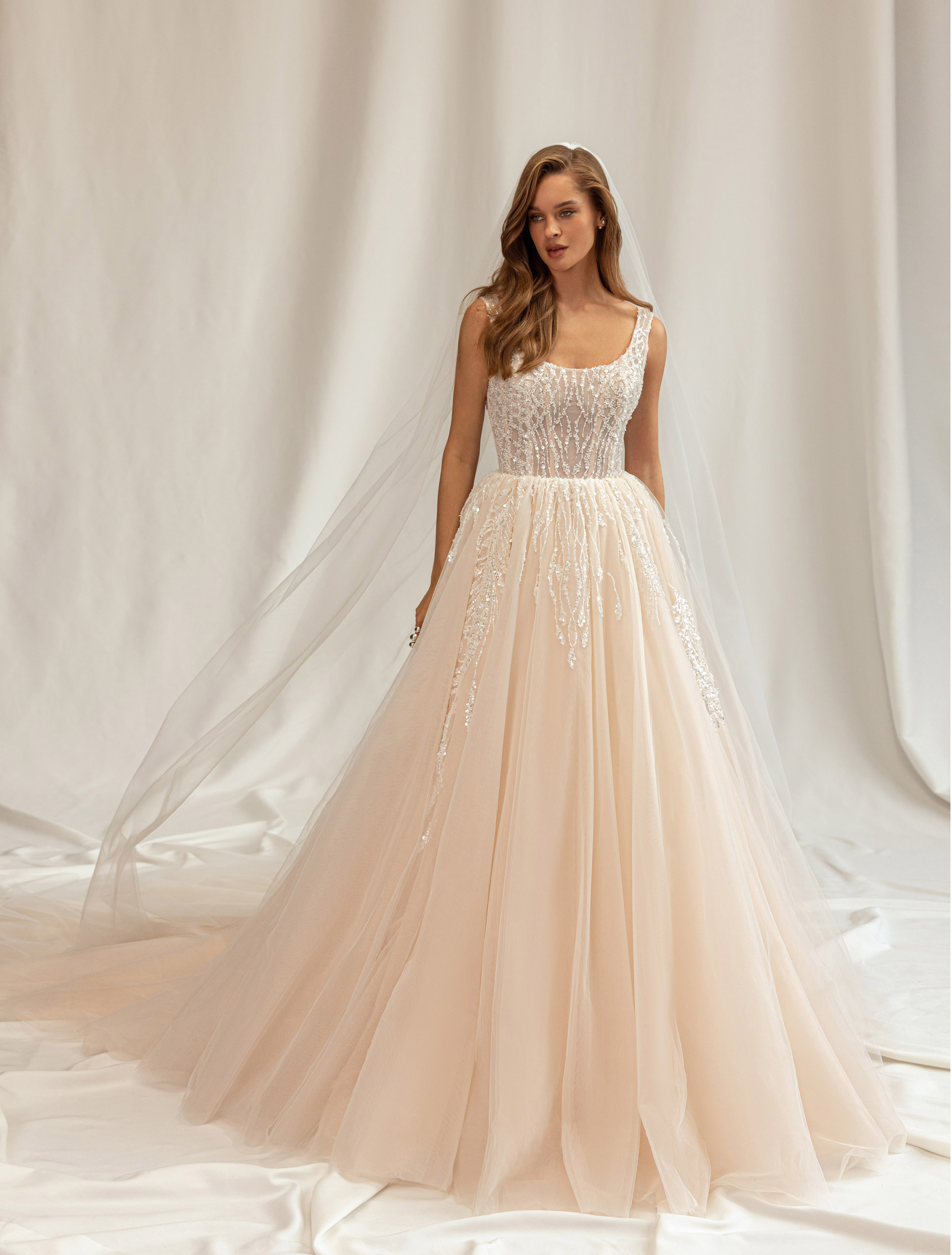 Wedding dress IVJ-1036