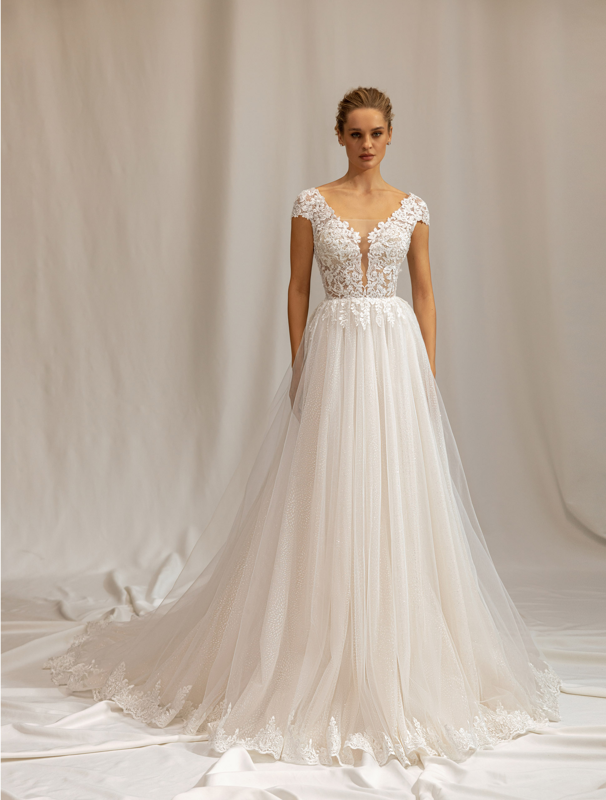 Wedding dress IVJ-1038