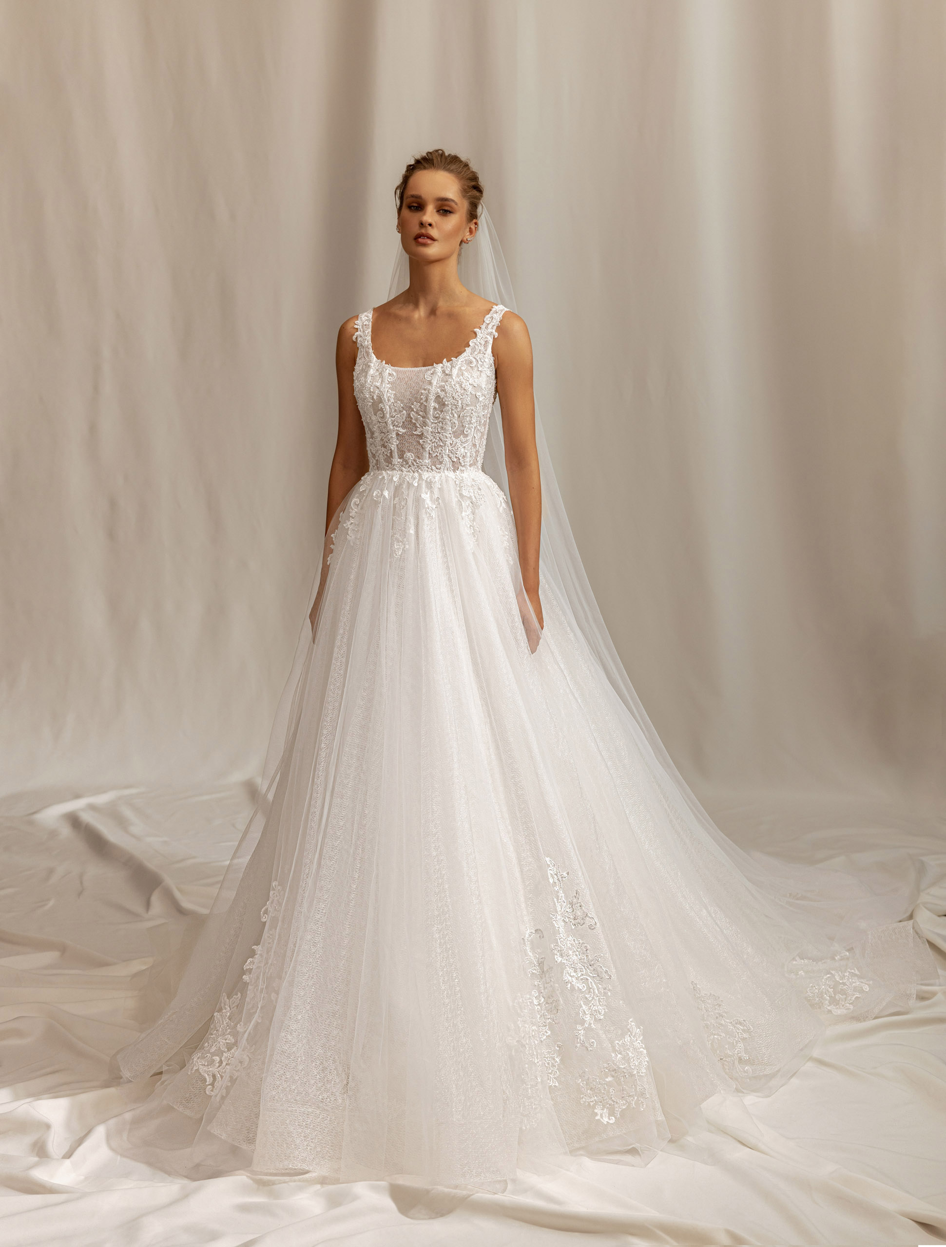 Wedding dress IVJ-1055