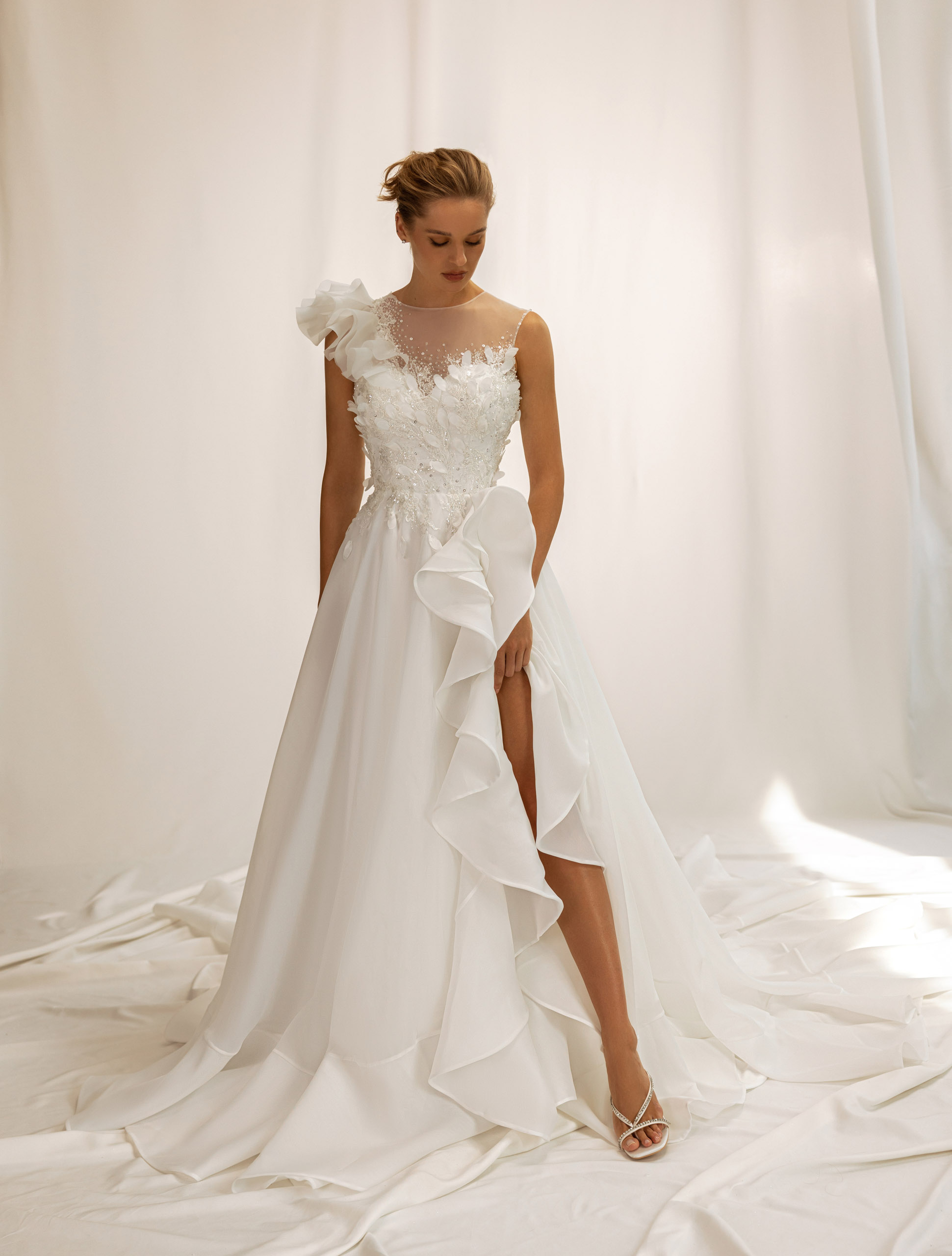 Wedding dress IVJ-1061