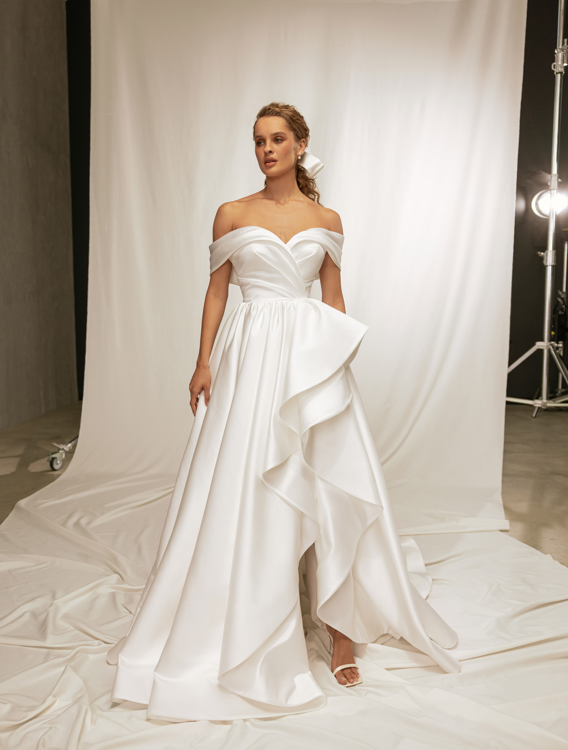 Wedding dress IVJ-1063
