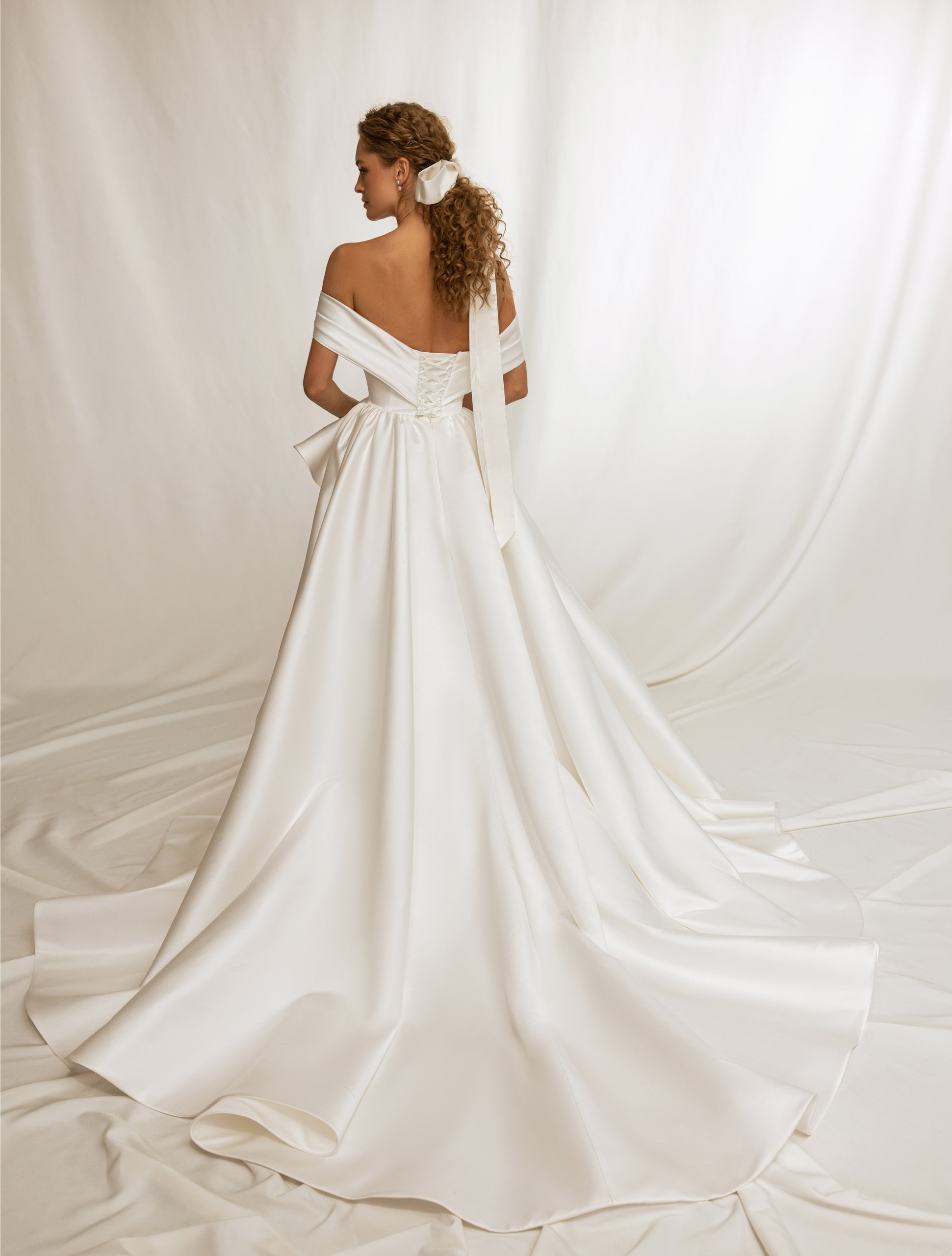 Wedding dress IVJ-1063