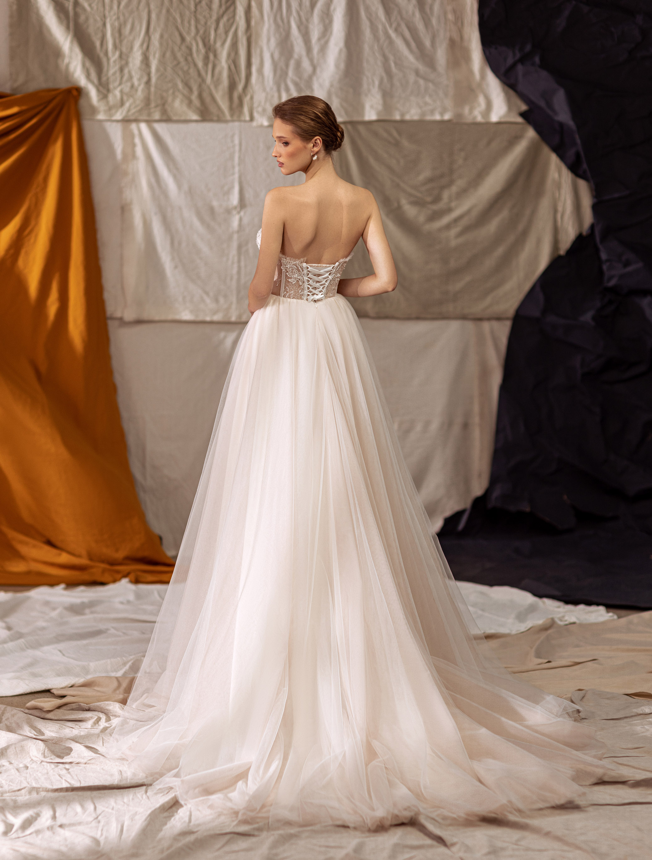 Wedding dress IVL-391