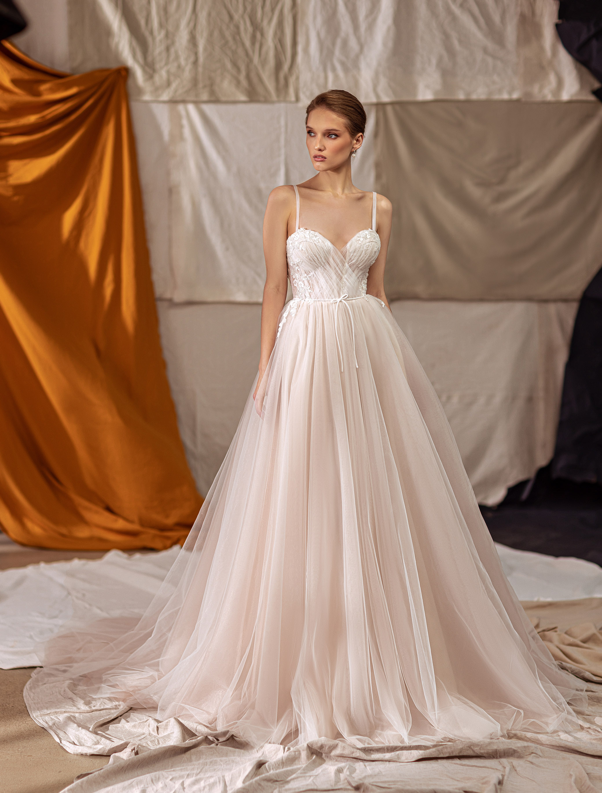 Wedding dress IVL-396